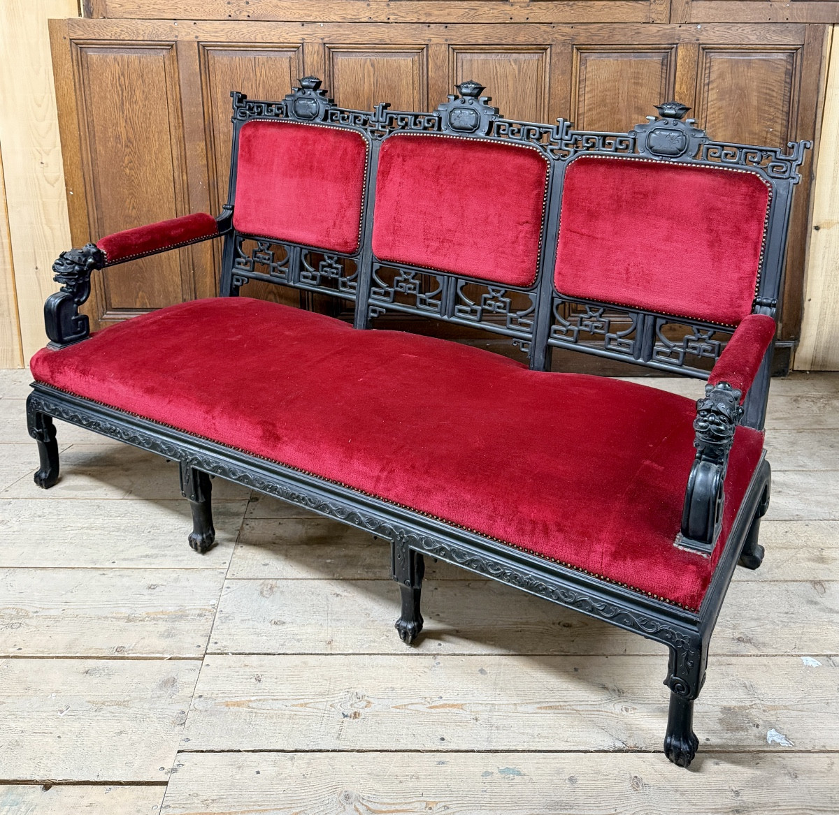 Large Japanese-style Sofa In Carved Wood And Red Velvet In The Style Of Viardot. Late 19th Century 