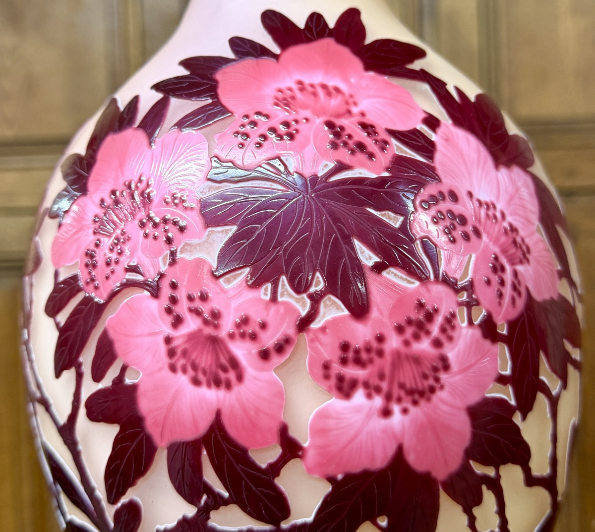 Emile Gallé - Vase en verre triple couche à décor de rhododendrons. Epoque Art Nouveau -photo-2