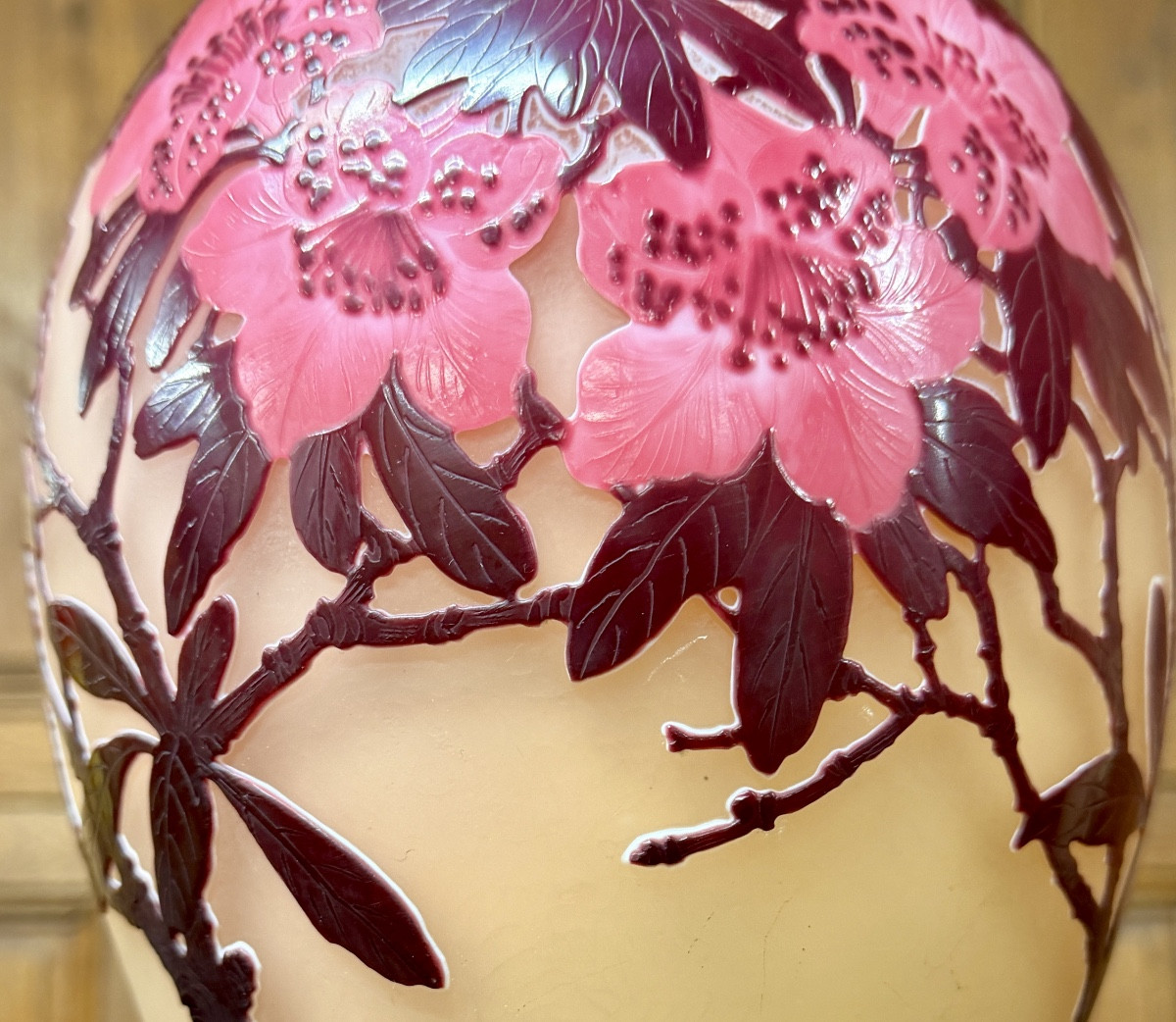 Emile Gallé - Vase en verre triple couche à décor de rhododendrons. Epoque Art Nouveau -photo-3