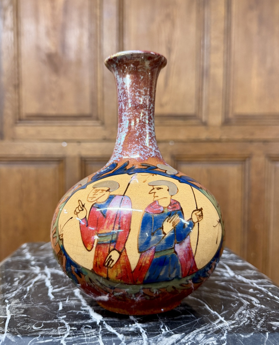 Louis Etienne Desmant - Vase en céramique  a décor de scènes de la tapisserie de Bayeux. XXème 