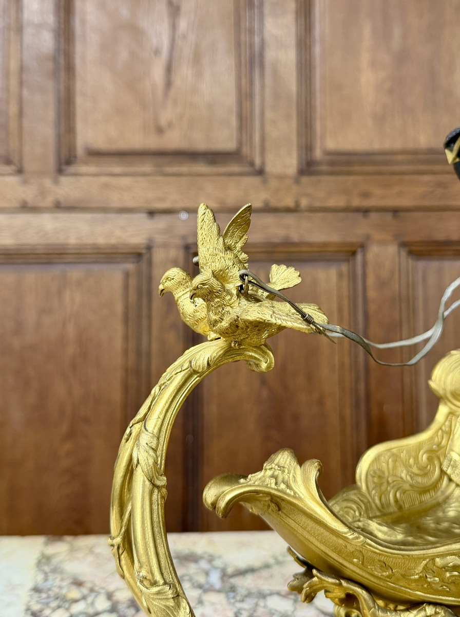 Pendule rocaille au char et à l’enfant en bronze doré, Époque Napoléon III-photo-1