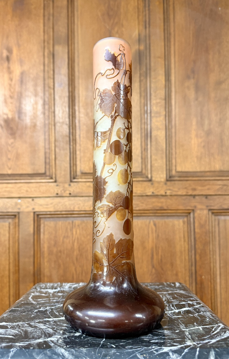 Émile Gallé, vase soliflore à décor de vignes, époque Art Nouveau