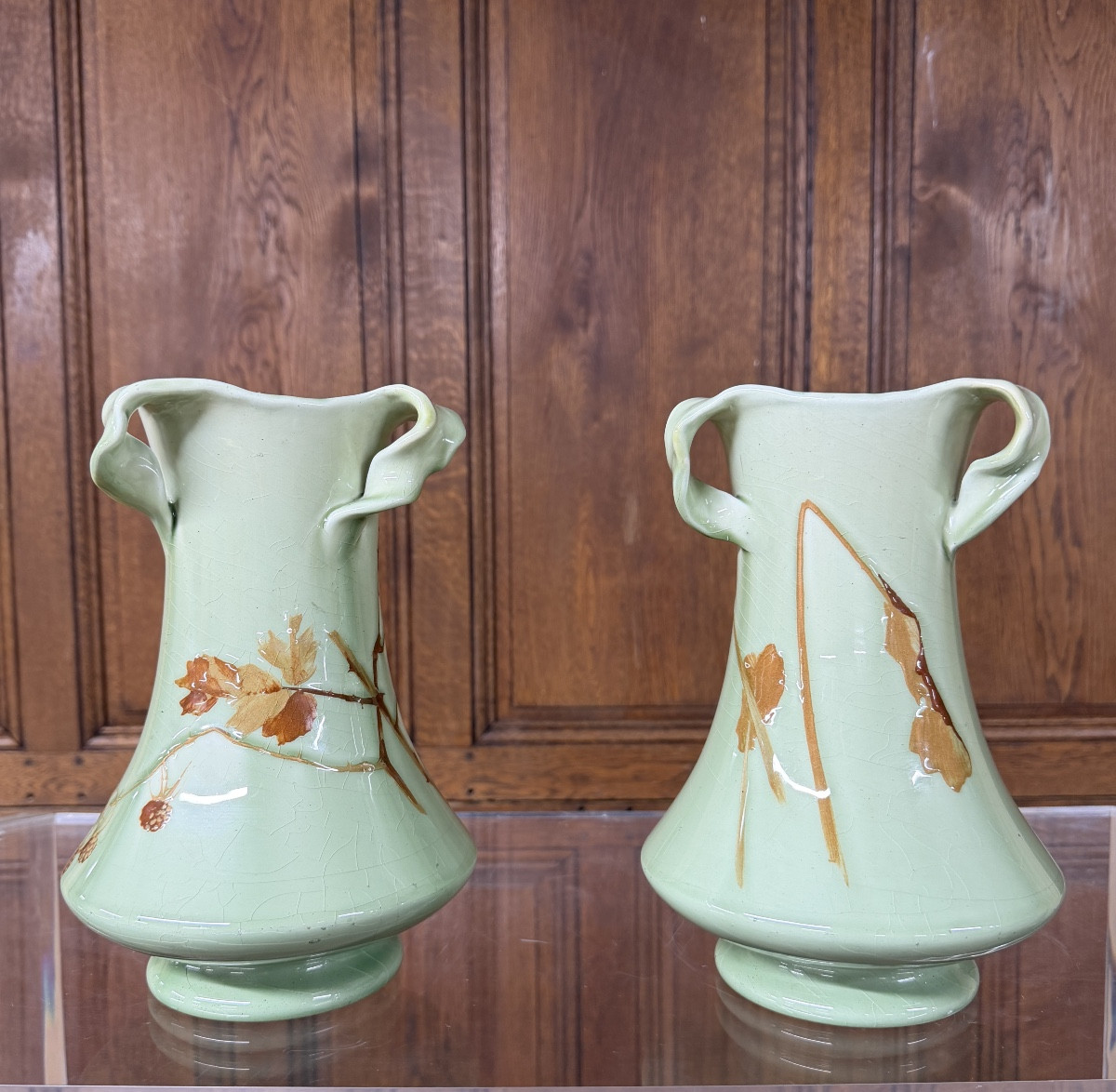 Clement Massier Golf Juan - Paire de vases en céramique à décor de feuilles. Art Nouveau 