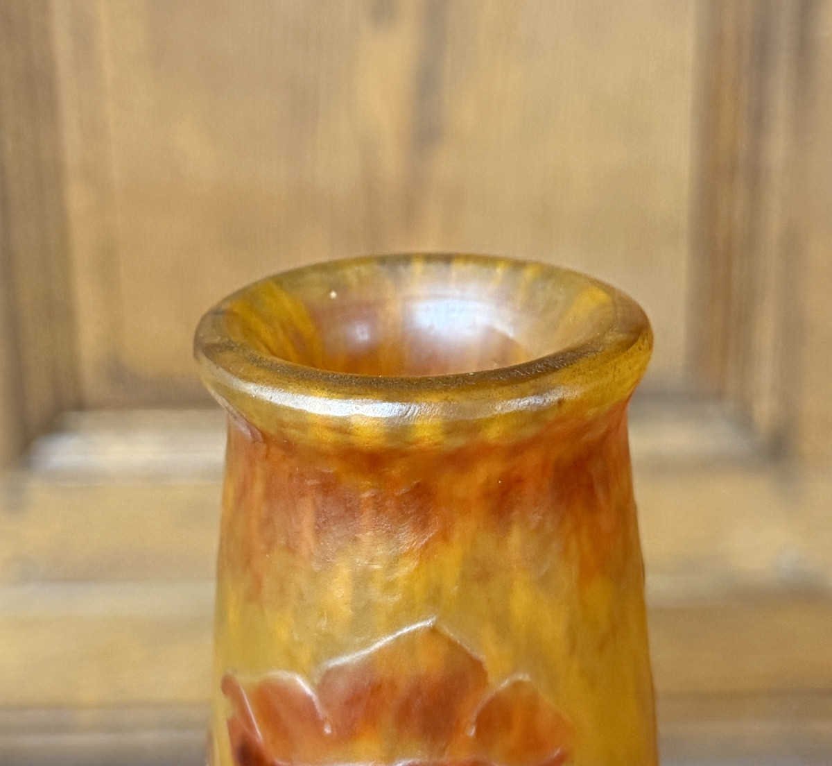 Daum Nancy - Straight Vase Decorated With Tobacco Flowers, Hammered Surface. Art Nouveau-photo-3