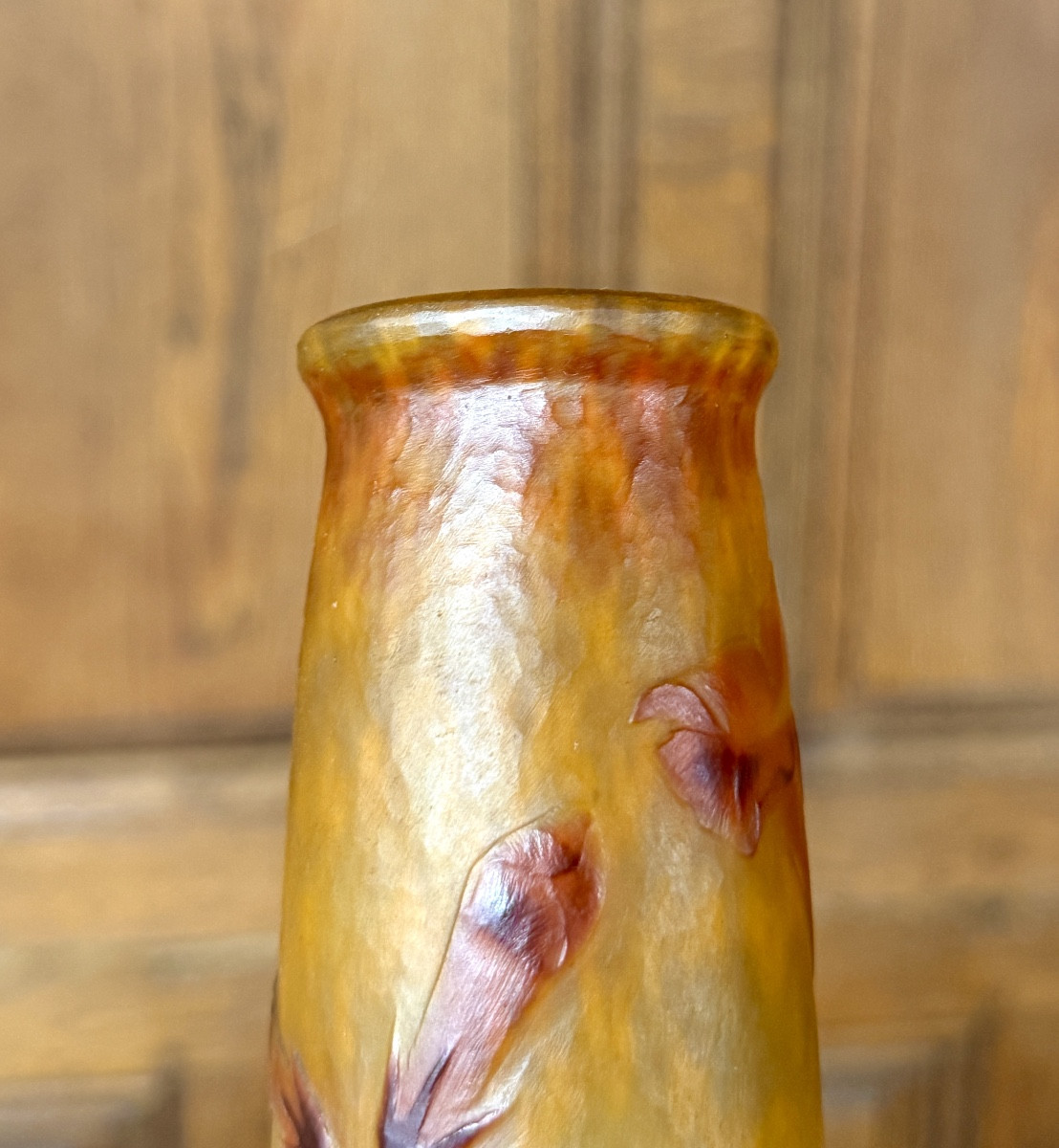 Daum Nancy - Straight Vase Decorated With Tobacco Flowers, Hammered Surface. Art Nouveau-photo-4