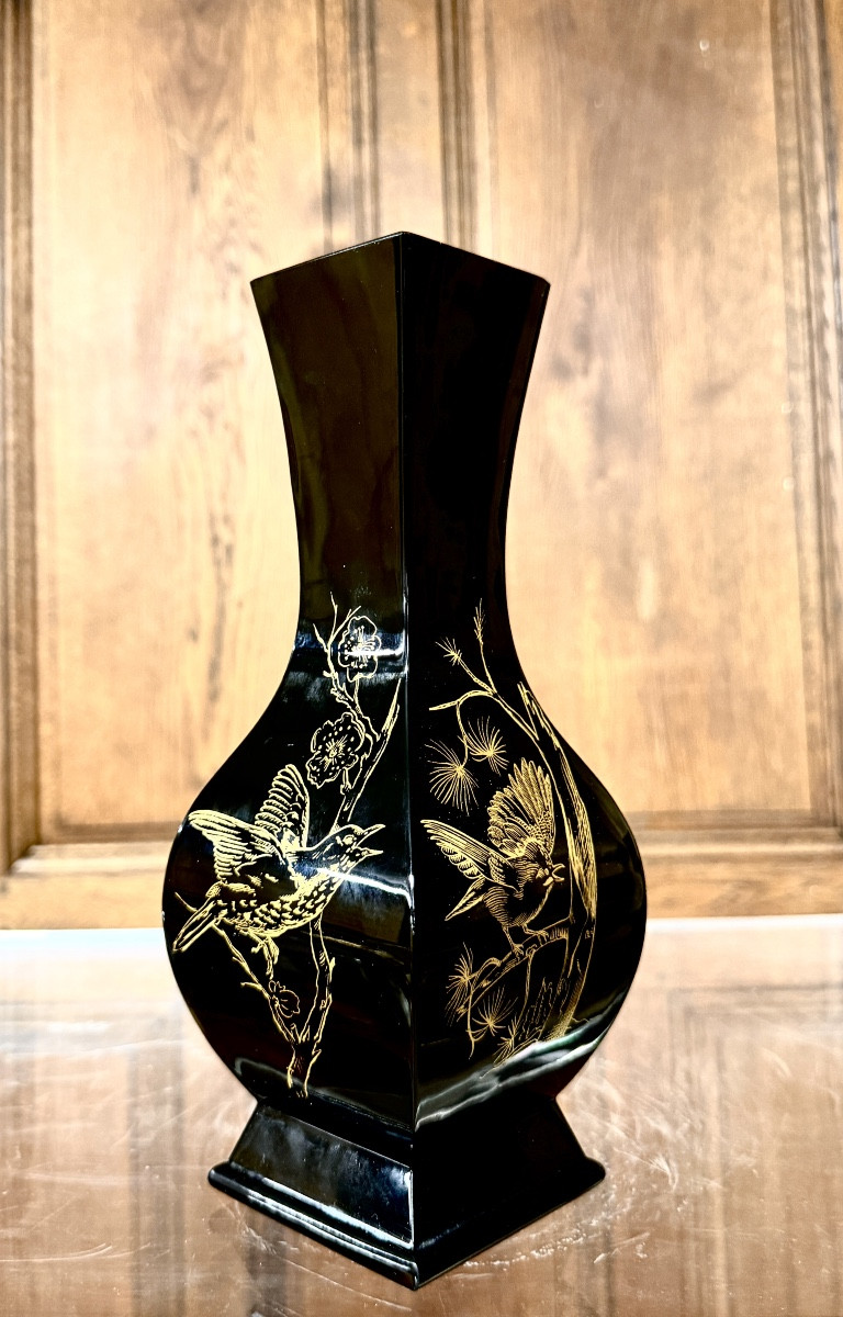 Baccarat - Black Japanese Glass Vase Decorated With Gilded Birds. Circa 1970