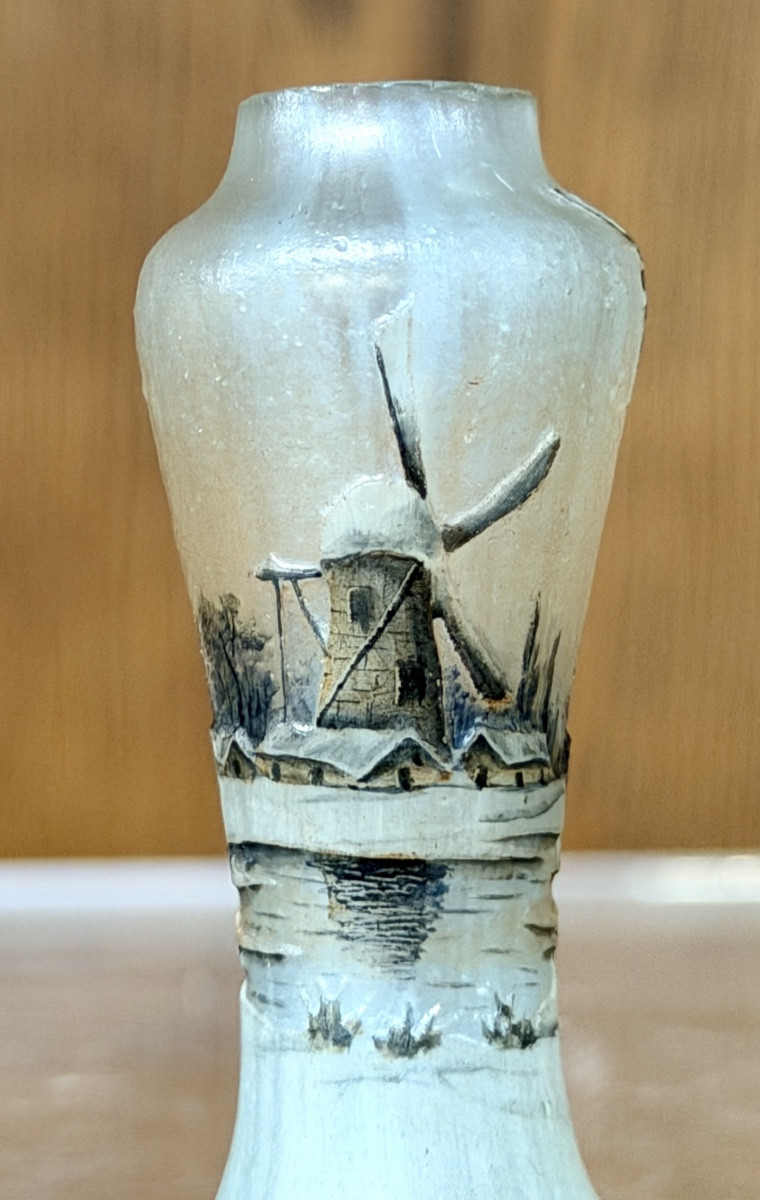Daum Nancy - vase miniature au paysage de village sous la neige et moulin. Époque Art Nouveau -photo-2