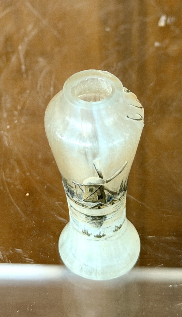 Daum Nancy - vase miniature au paysage de village sous la neige et moulin. Époque Art Nouveau -photo-3