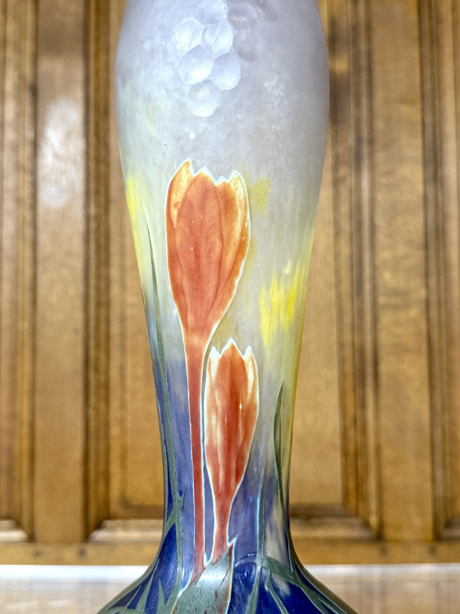 Daum Nancy - Rare vase martelé aux crocus avec fleurs en plaquette. Époque Art Nouveau  -photo-1