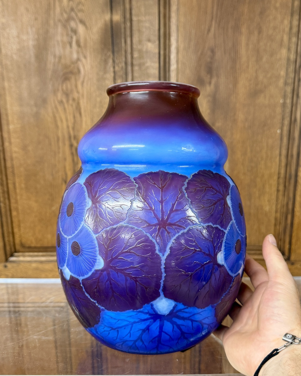 Émile Gallé - Important vase aux fleurs de lotus en verre multicouche. Époque Art Nouveau-photo-3