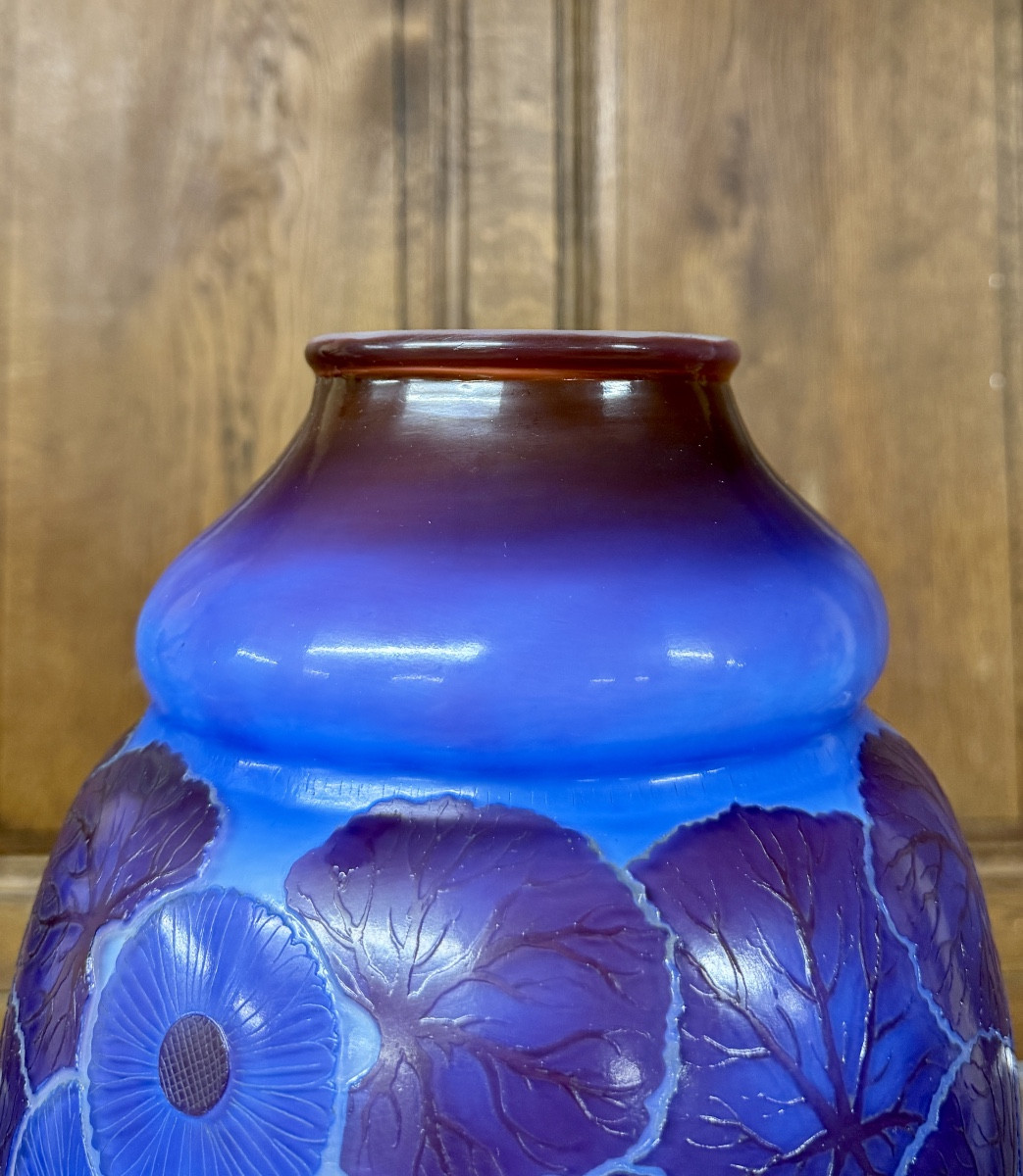 Émile Gallé - Important vase aux fleurs de lotus en verre multicouche. Époque Art Nouveau-photo-1