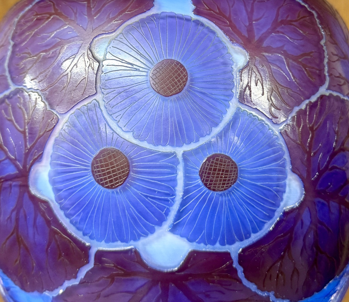 Émile Gallé - Important vase aux fleurs de lotus en verre multicouche. Époque Art Nouveau-photo-2