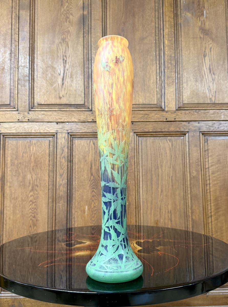 DAUM NANCY - IMPORTANT VASE À DÉCOR DE FEUILLES DE CHANVRE, ÉPOQUE ART NOUVEAU