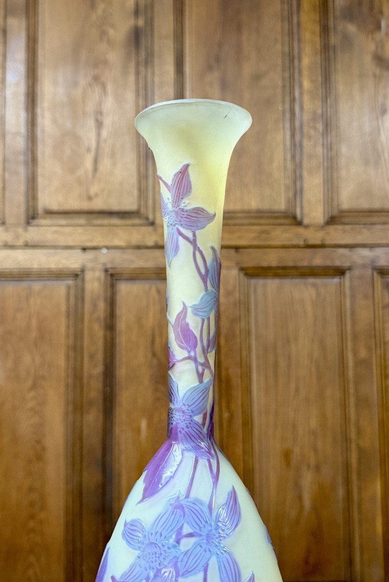 ÉMILE GALLÉ - VASE bleu AUX clématites EN VERRE MULTICOUCHE, ÉPOQUE ART NOUVEAU-photo-3