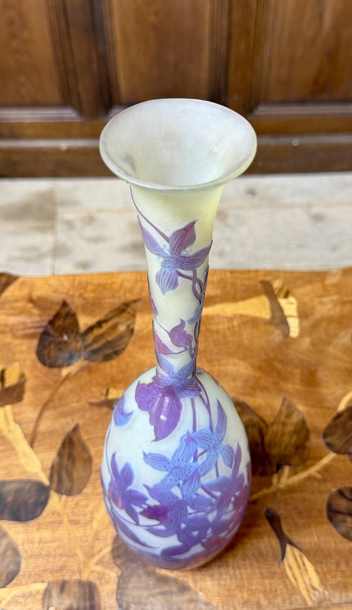 ÉMILE GALLÉ - VASE bleu AUX clématites EN VERRE MULTICOUCHE, ÉPOQUE ART NOUVEAU-photo-7