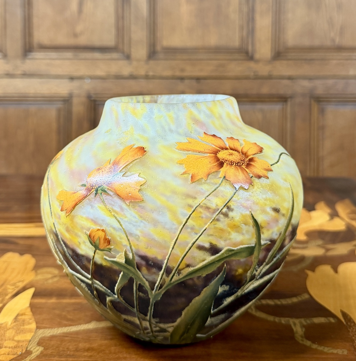 Daum Nancy - vase boule à décor d’Arnica en verre émaillé, époque Art Nouveau