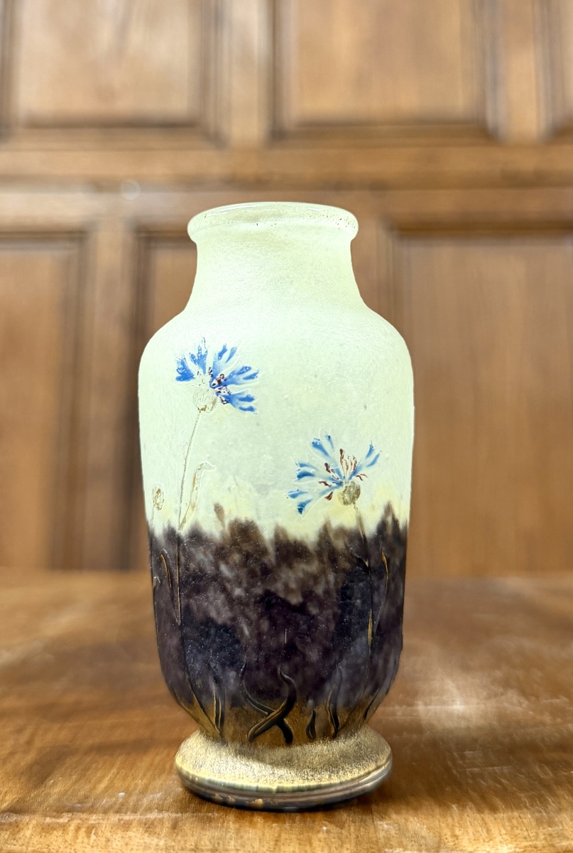 Daum Nancy - petit vase émaillé à décor de bleuets. Époque Art Nouveau