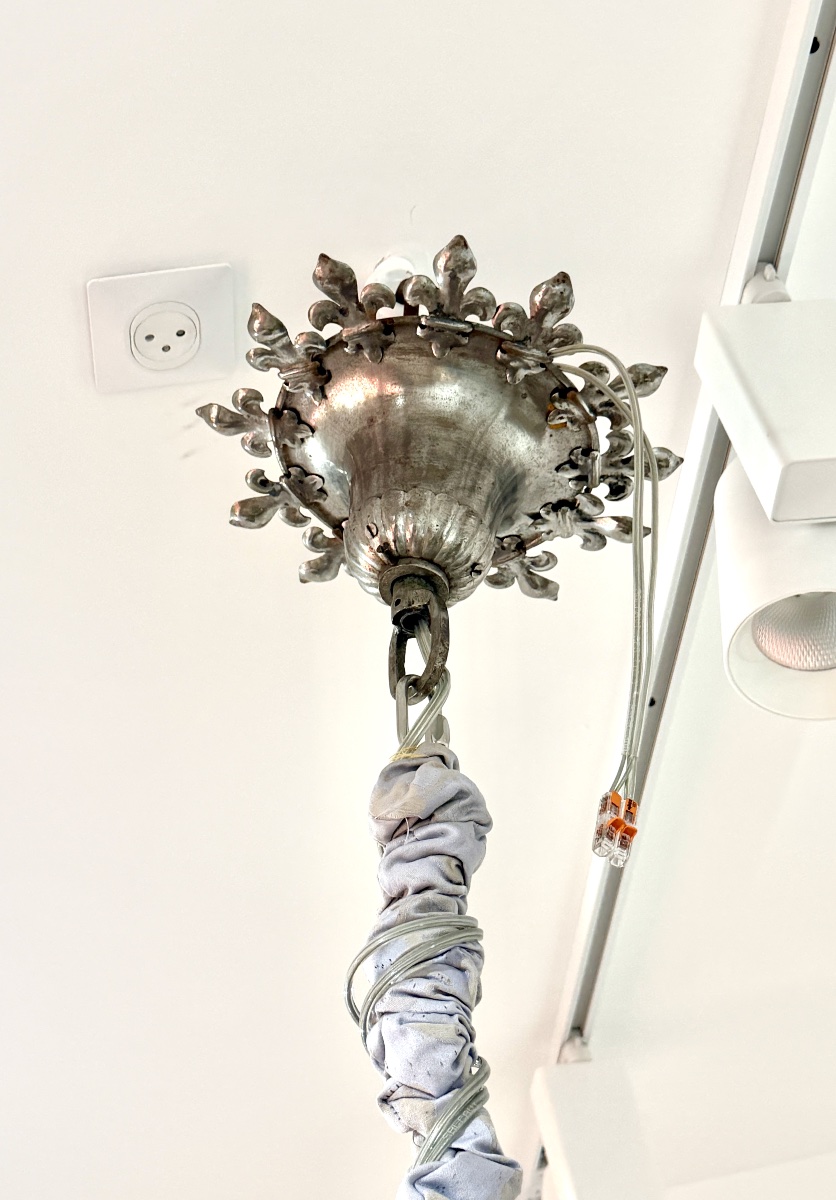 Important Lustre en fer forgé vers 1900 à douze bras de lumières. Parfait état -photo-2