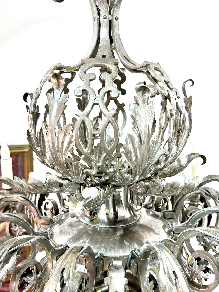 Important Lustre en fer forgé vers 1900 à douze bras de lumières. Parfait état -photo-3