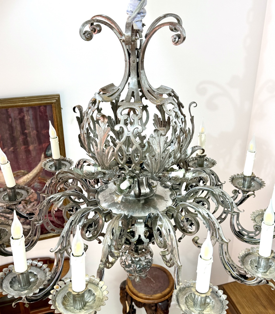 Important Lustre en fer forgé vers 1900 à douze bras de lumières. Parfait état -photo-6