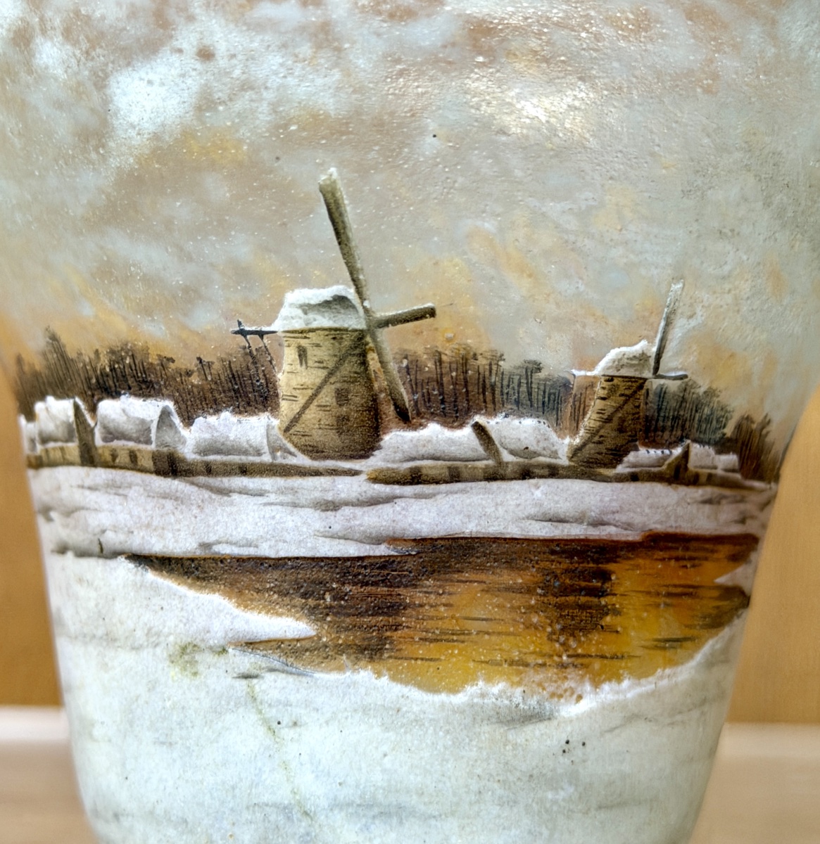 DAUM NANCY - VASE à col évasé À DÉCOR DE PAYSAGE DE VILLAGE ENNEIGÉ. ÉPOQUE ART NOUVEAU-photo-3