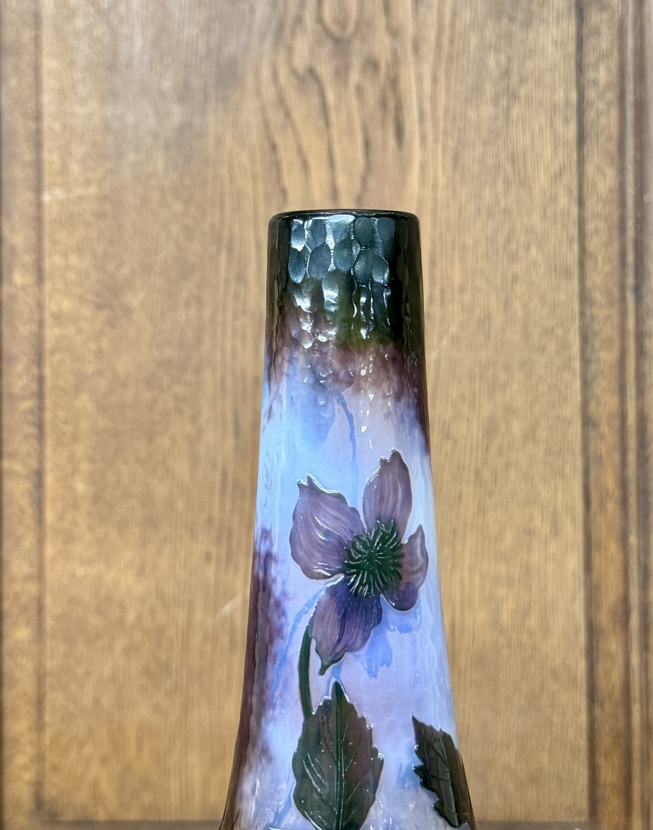 Daum Nancy - vase martelé à décor d’anémones violettes. Époque Art Nouveau-photo-1