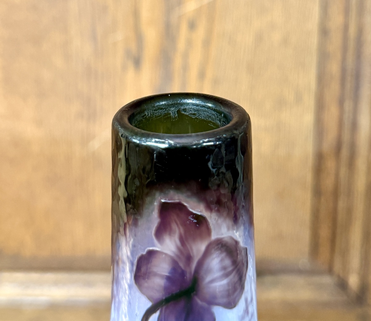 Daum Nancy - vase martelé à décor d’anémones violettes. Époque Art Nouveau-photo-4