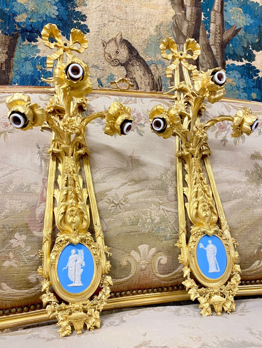 Paire d'Importantes Appliques En Bronze Doré Et Wedgwood, Napoléon III, dans le gout Beurdeley-photo-2