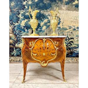 Commode Sauteuse En Marqueterie De Fleurs Et Bronze Doré, Style Louis XV