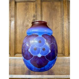 Émile Gallé - Important vase aux fleurs de lotus en verre multicouche. Époque Art Nouveau
