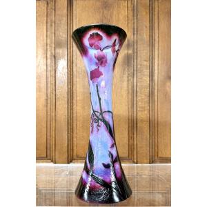 Daum Nancy - Large Hammered Vase In A Diabolo Shape With Sweet Peas. Art Nouveau
