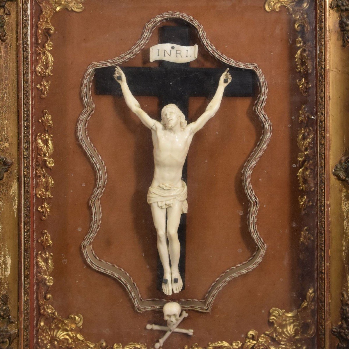 Crucifix Janséniste Au Memento Mori Dans Son Cadre Bois Et Stuc Doré XIXème-photo-2