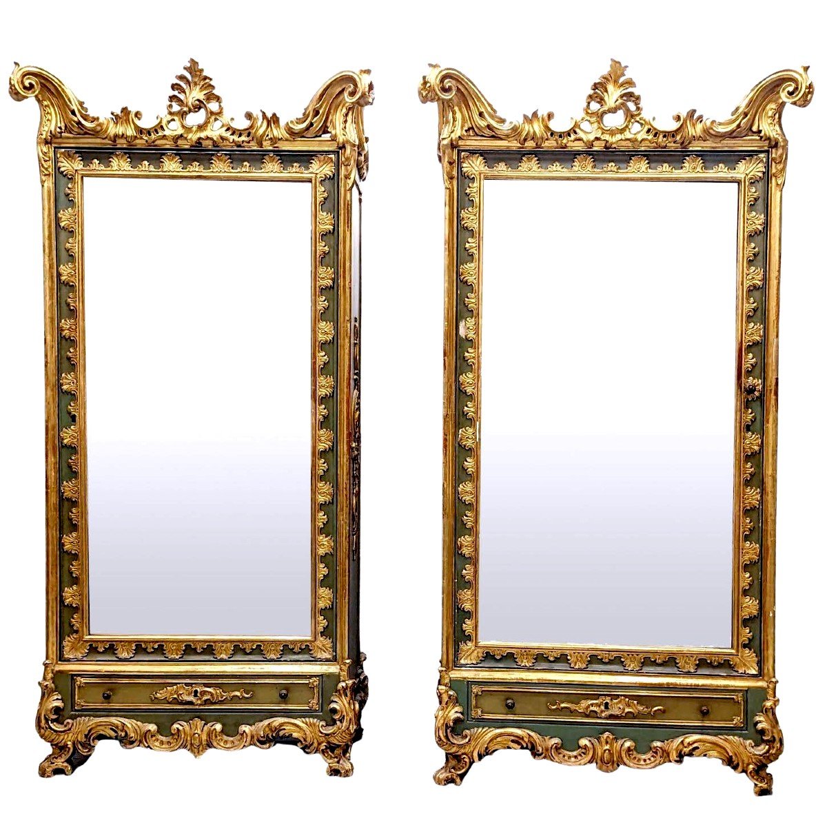 Pair Of Golden Lacquered Turinese Cabinets From The Beginning Of The Nineteenth Century.