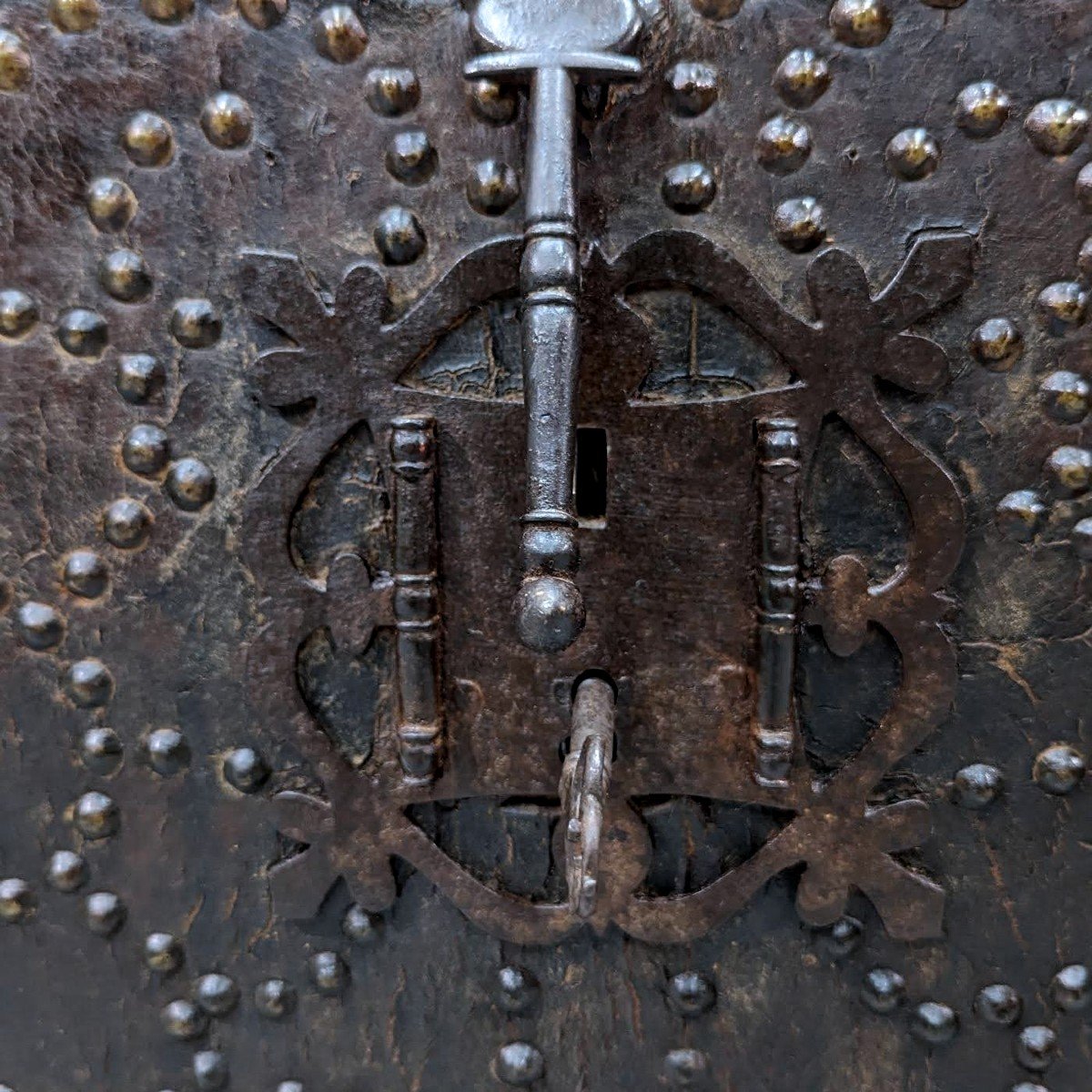 Travel Chest On Feet In Studded Leather From The 18th Century Fairly Good Used Condition.-photo-4