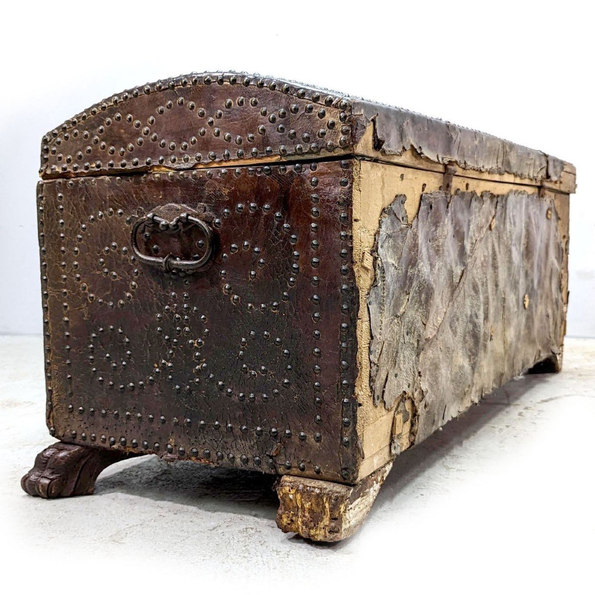 Travel Chest On Feet In Studded Leather From The 18th Century Fairly Good Used Condition.-photo-2