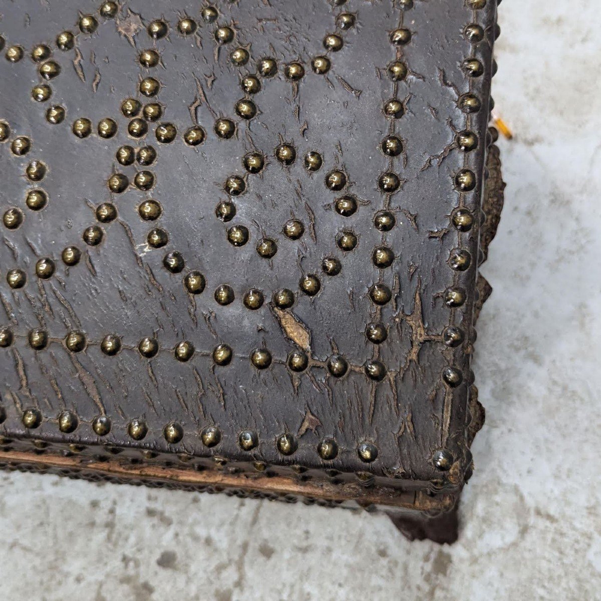 Travel Chest On Feet In Studded Leather From The 18th Century Fairly Good Used Condition.-photo-6