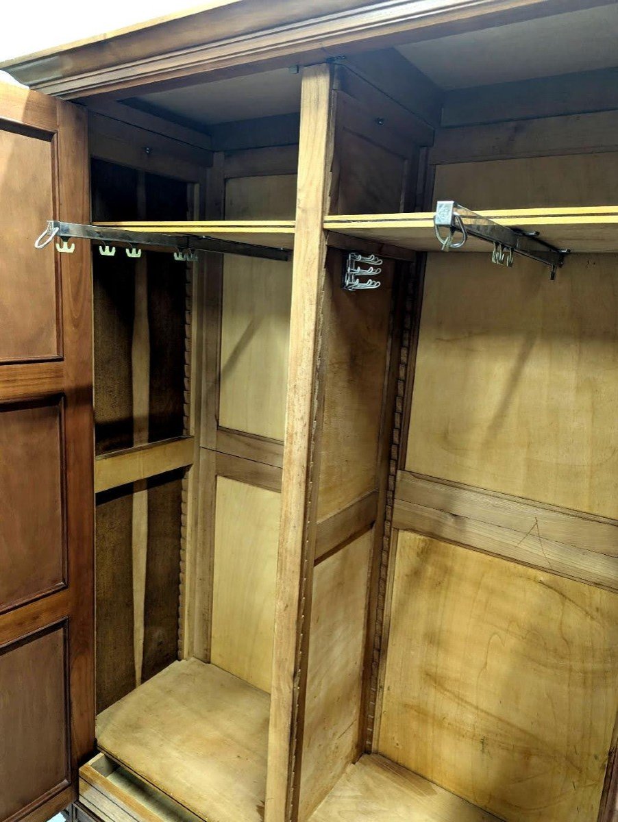 1940s Cabinet With Bronze Crossbar Decor And Eglomise Glass  -photo-2