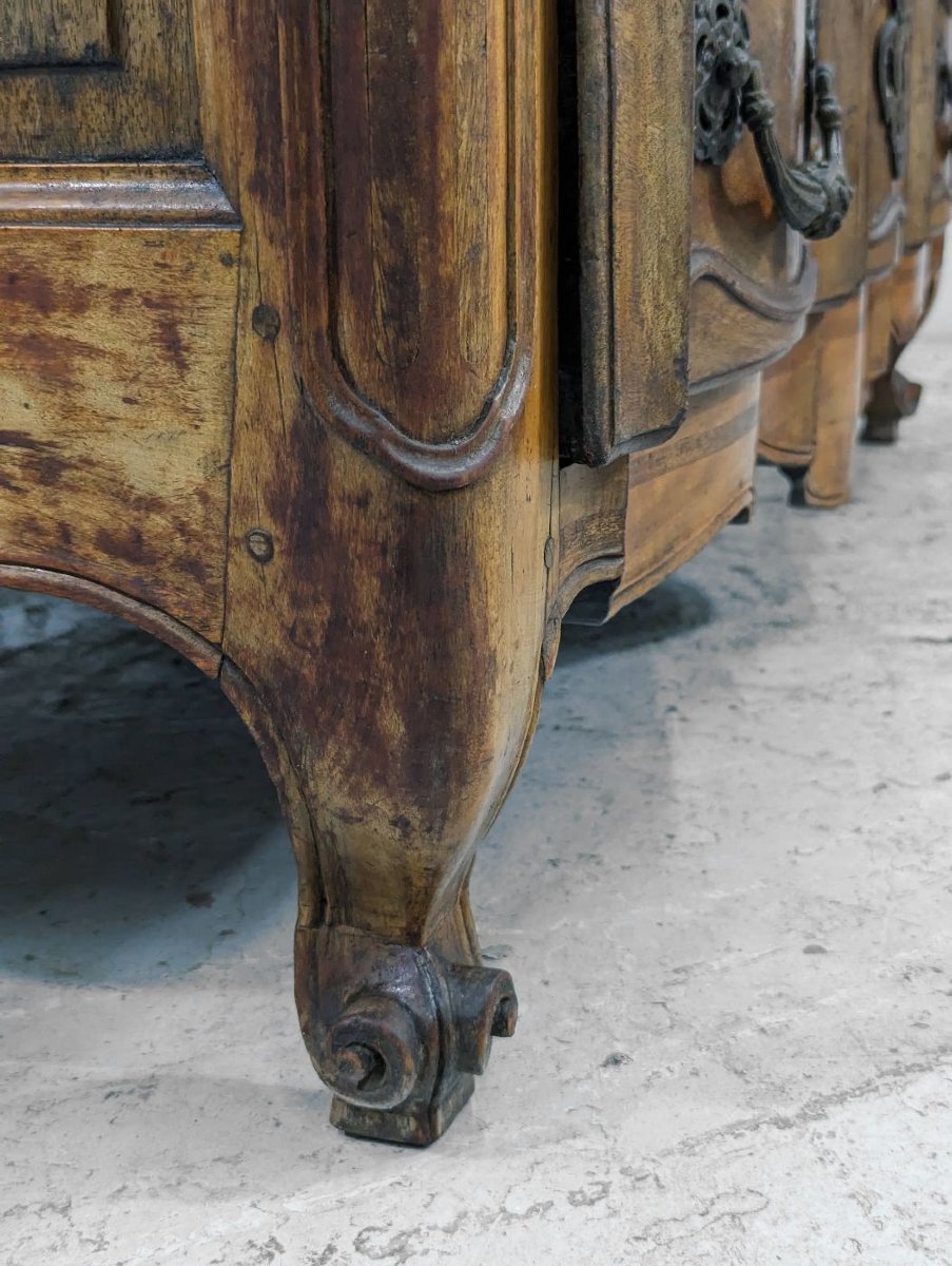 Commode arbalète galbée noyer époque XVIIIème-photo-1