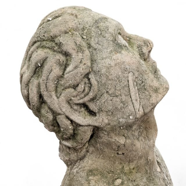 Figure masculine agenouillée – Sculpture expressionniste en pierre XXe siècle-photo-1