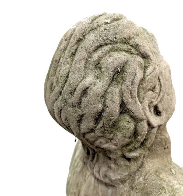 Figure masculine agenouillée – Sculpture expressionniste en pierre XXe siècle-photo-2