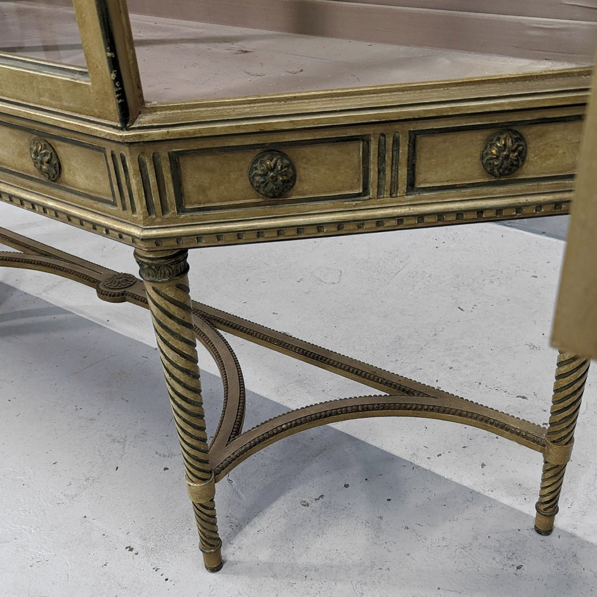 1900 Louis XVI Style Patinated Lacquered Display Case-photo-2