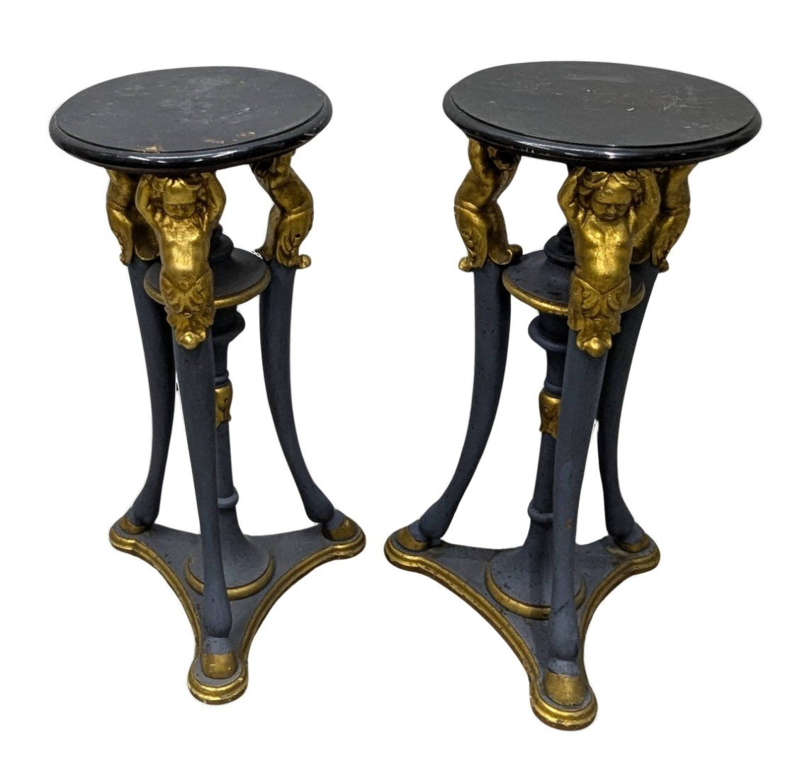 Paire de sellettes en bois laqué et doré à décor de Putti-photo-2