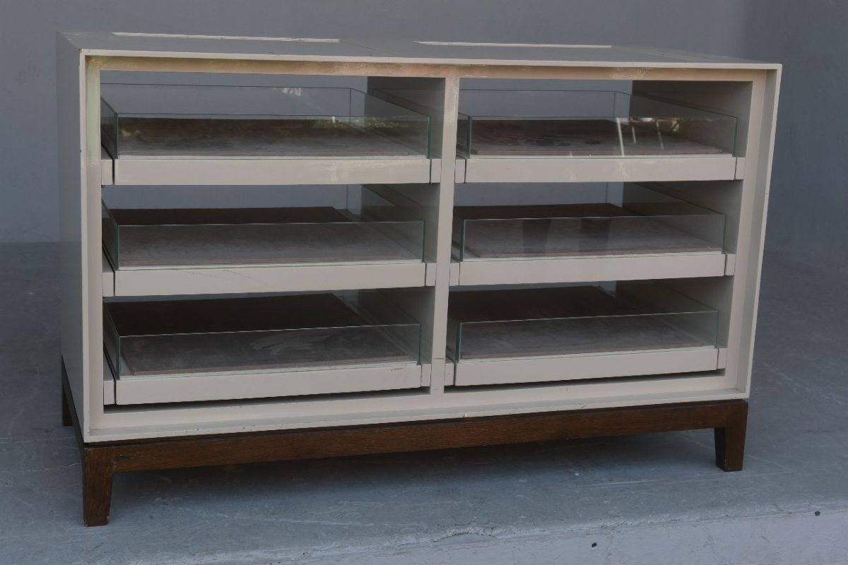Luxury Wood-lacquered Bank, Cream-colored, Pass-through-photo-1