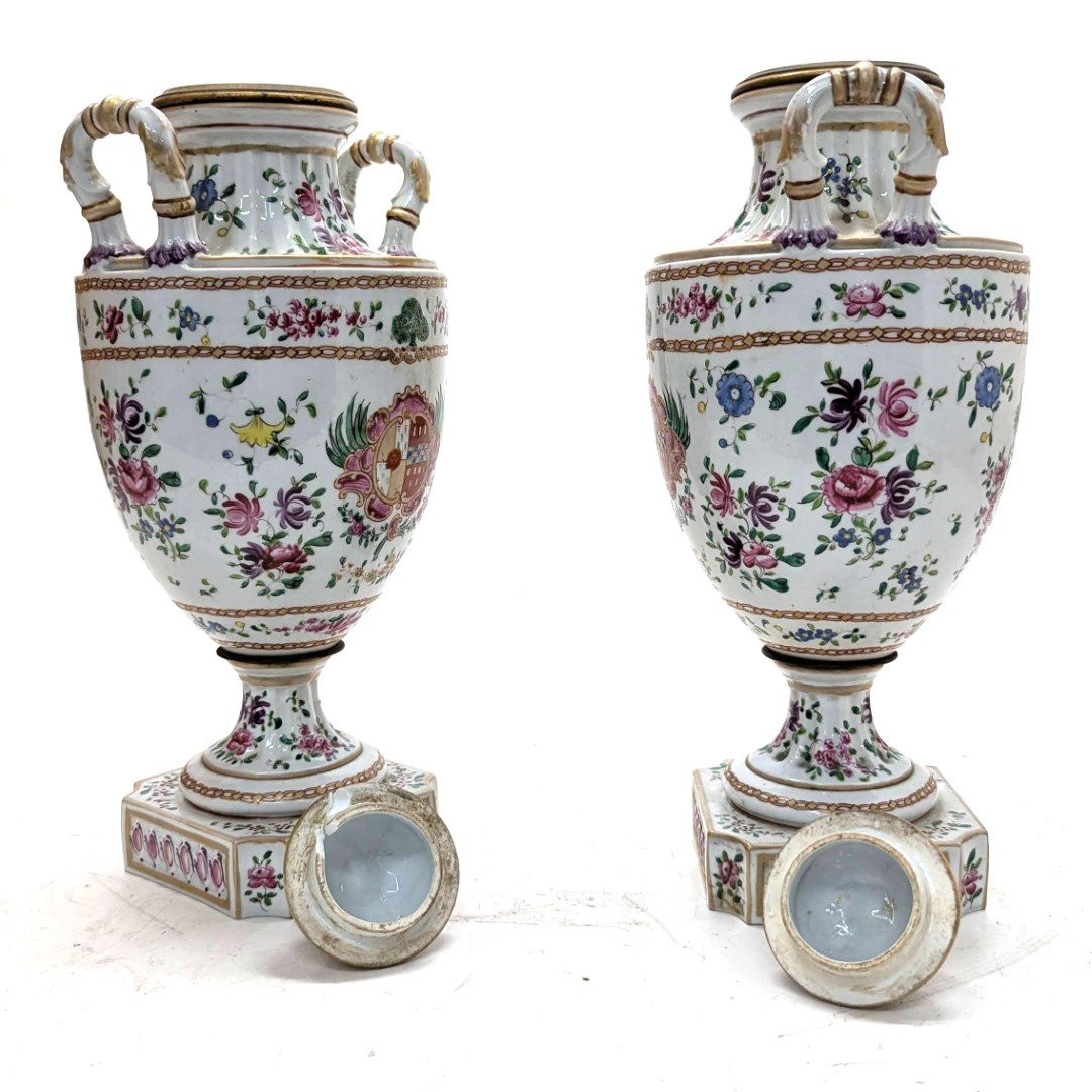 Pair Of 19th Century Covered Vases In Samson Porcelain-photo-1