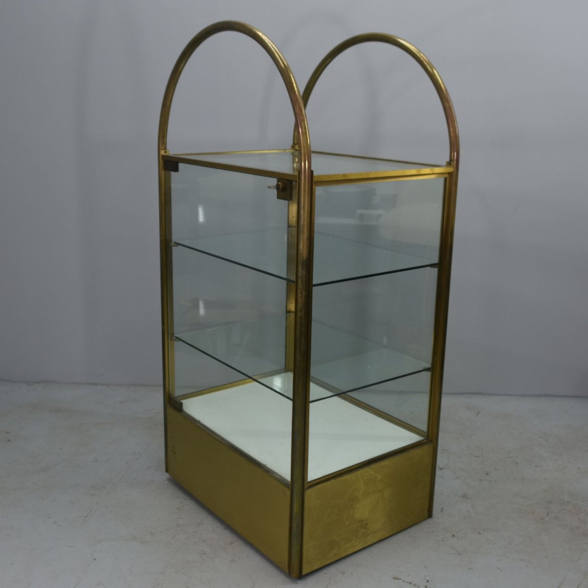 Collector's Arched Brass Display Case 1970-photo-1