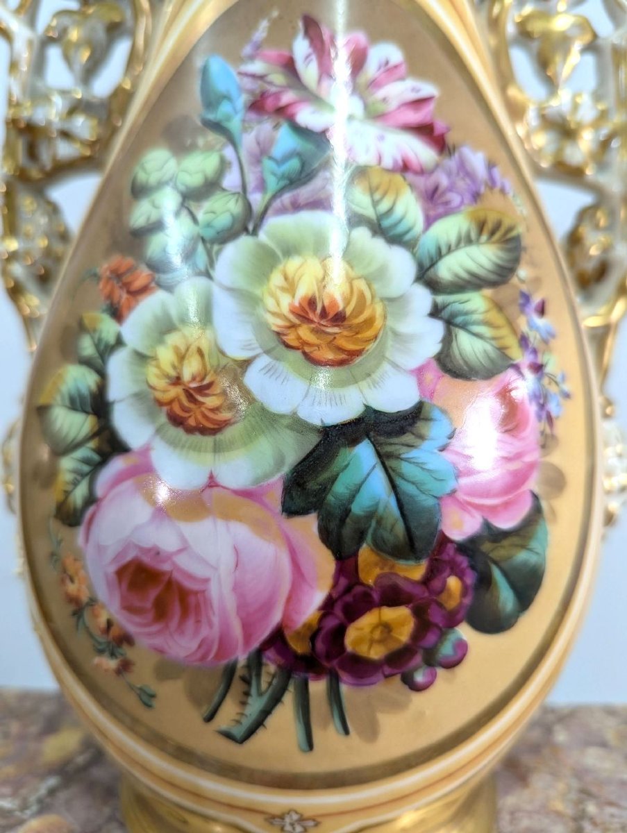 Vases peints aux roses en porcelaine de Paris XIXème (paire)-photo-1