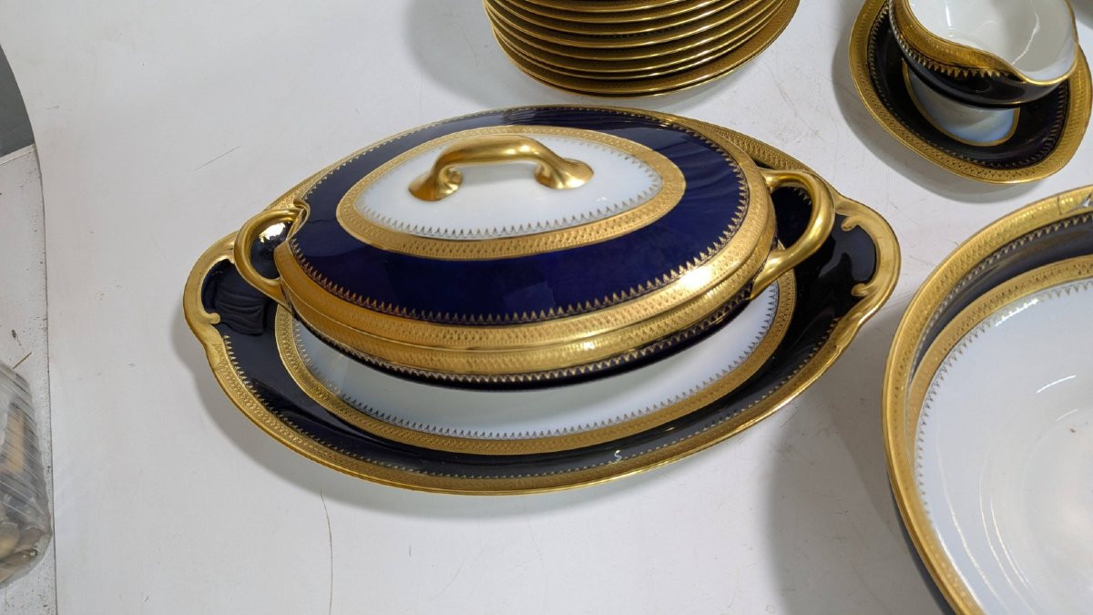 Service en porcelaine de Limoges  doré et cobalt décor Riche Chambon-photo-1