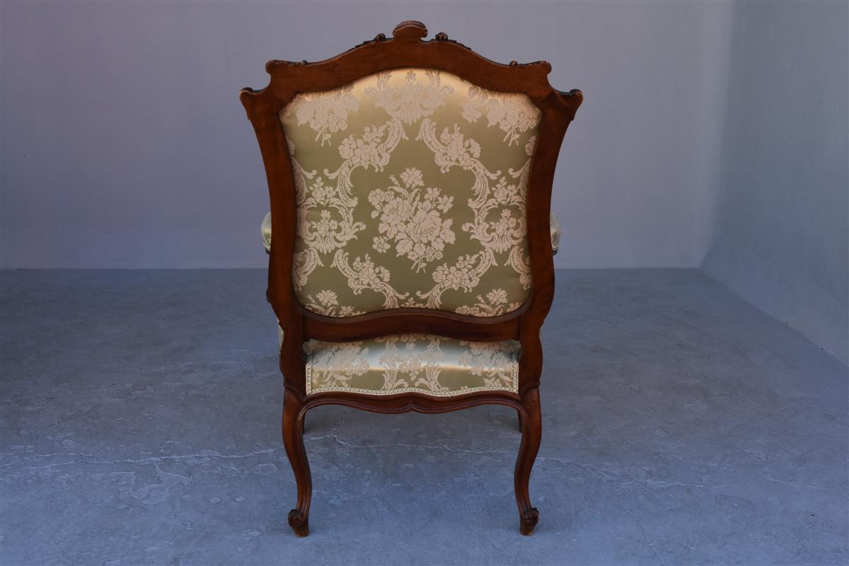 Paire De Fauteuil De Style Louis XV En Noyer Recouverte De Soie-photo-4