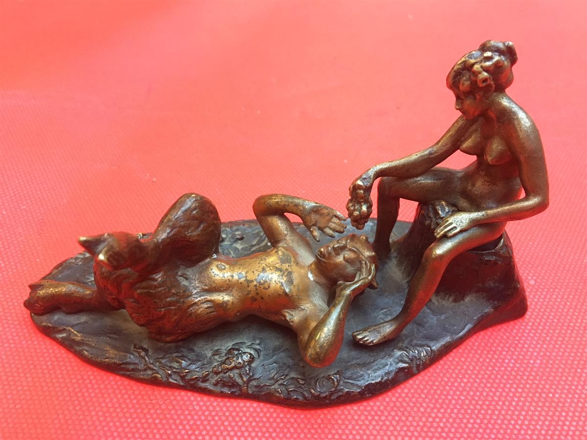 Curiosa En Bronze Patine Médaille Au Faune Et à La Jeune Femme-photo-3