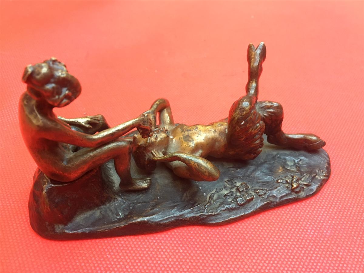 Curiosa En Bronze Patine Médaille Au Faune Et à La Jeune Femme-photo-2